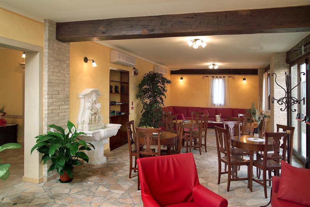 Hotel Del Rio Srl - Ristorante E Azienda Agricola Casinalbo Dış mekan fotoğraf