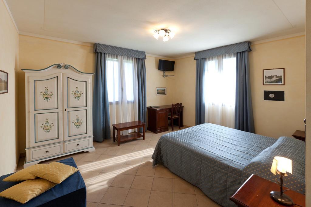 Hotel Del Rio Srl - Ristorante E Azienda Agricola Casinalbo Oda fotoğraf