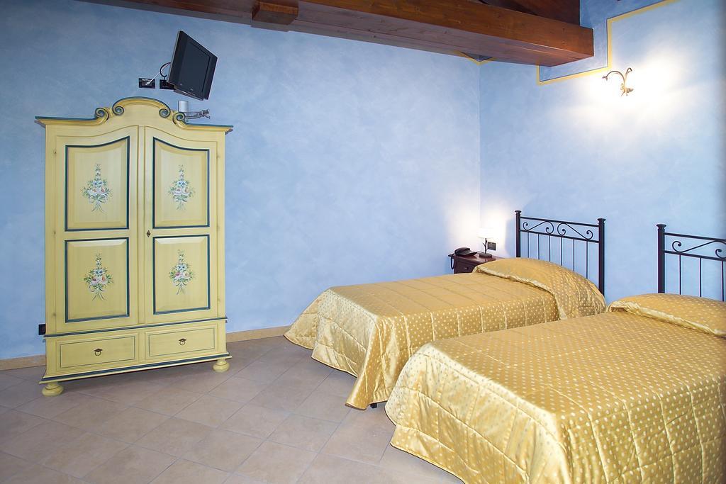 Hotel Del Rio Srl - Ristorante E Azienda Agricola Casinalbo Oda fotoğraf