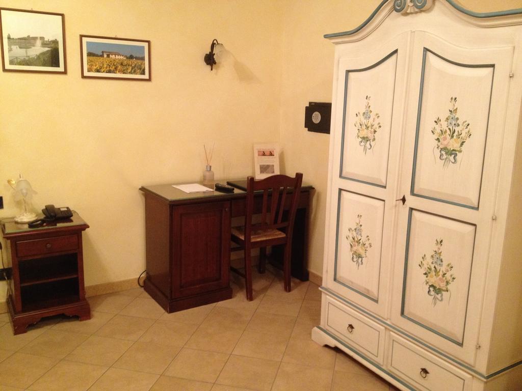 Hotel Del Rio Srl - Ristorante E Azienda Agricola Casinalbo Oda fotoğraf